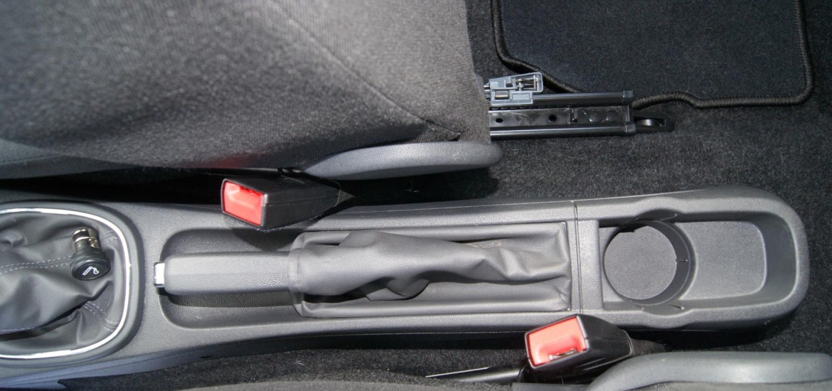 Tierhaarentfernung bei einem Opel Corsa - Vorher